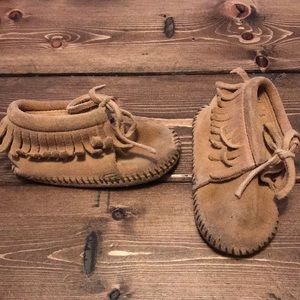 Minnetonka size 5